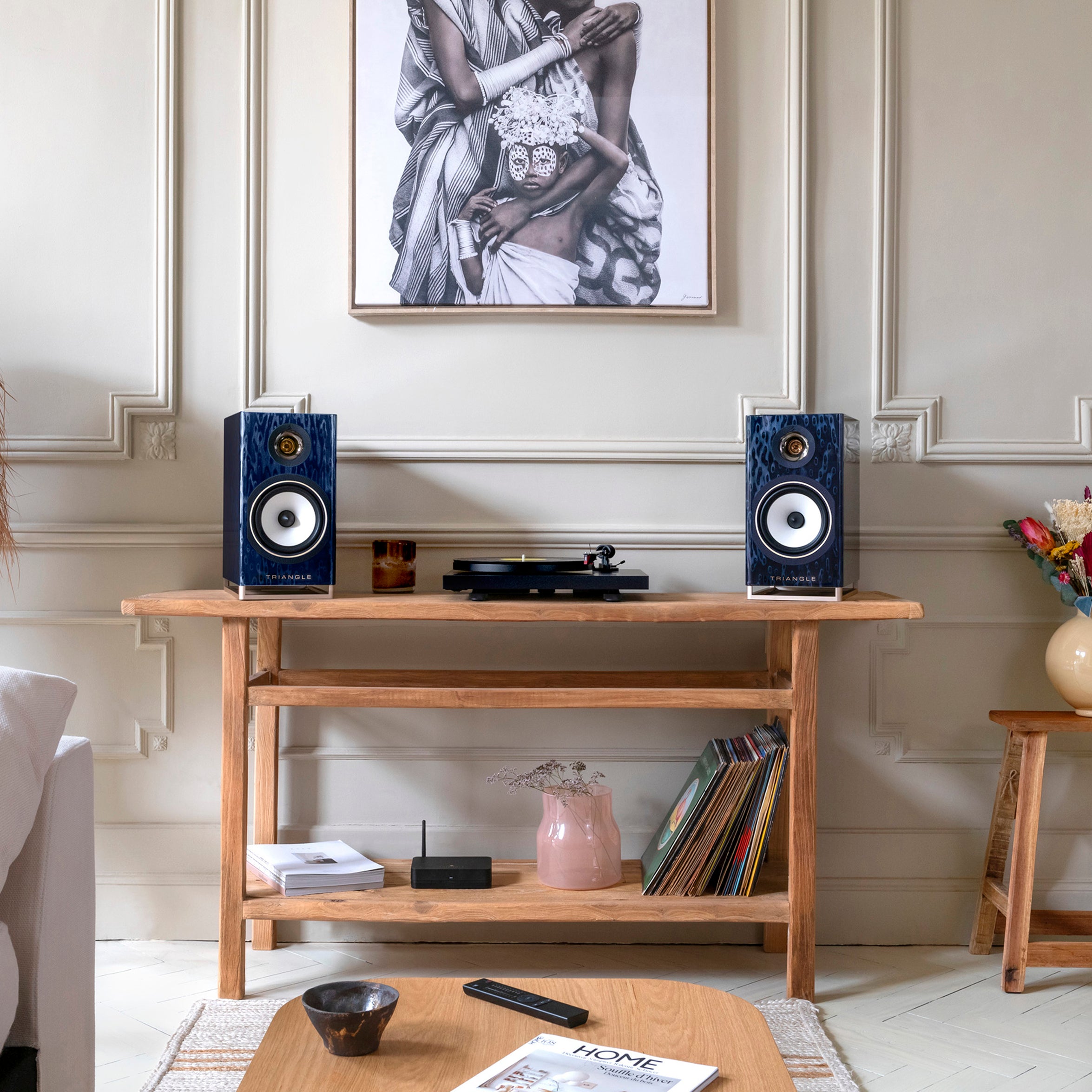 triangle-capella-enceinte-active-wifi-bluetooth-haut-de-gamme-stereo-hub-wisa-streaming-musique-pictures-lifestyle-astral-blue-1